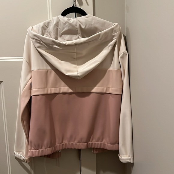 Beautiful Ladies faux leather jacket in cream and pinks. - Picture 2 of 6